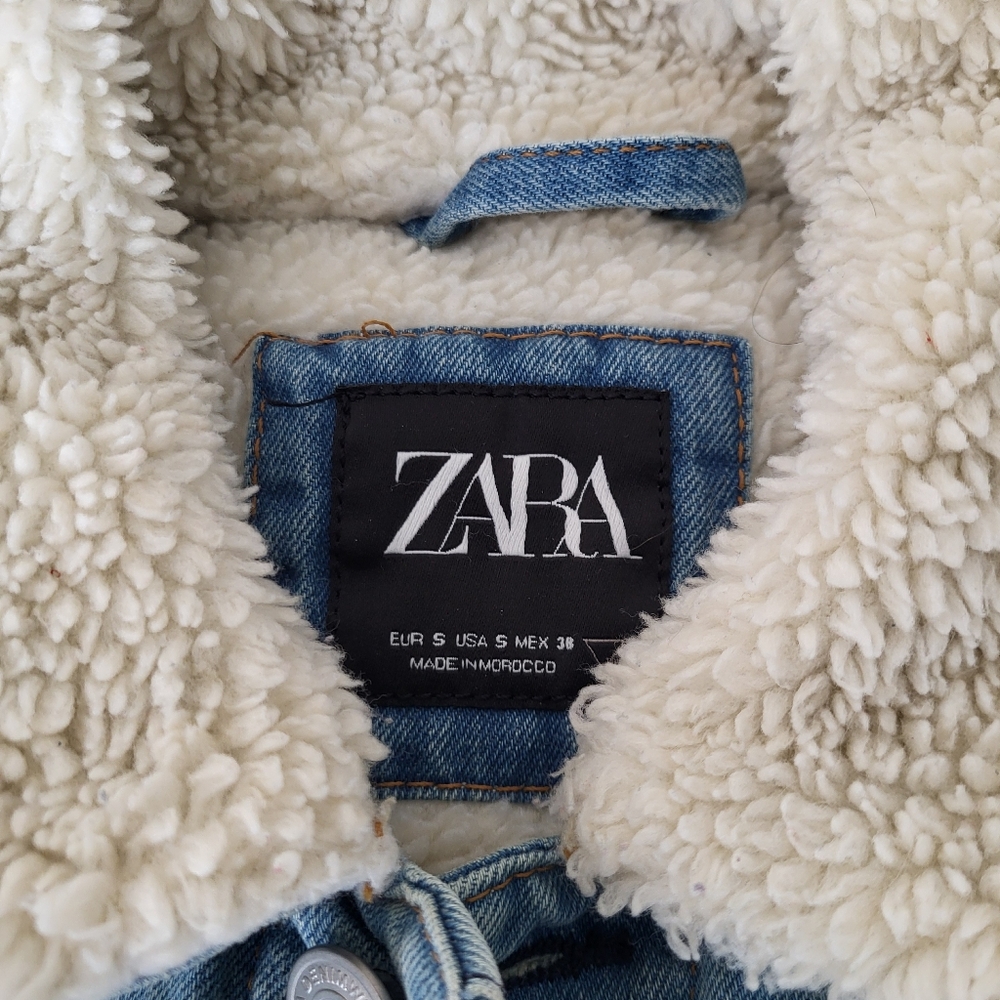 ZARA Light Denim Jacket with Cream Sherpa Lining - Picture 6 of 9